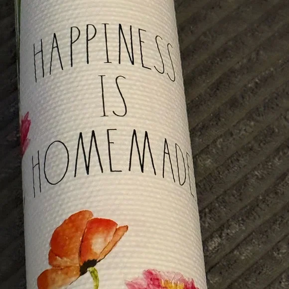 Rae Dunn Non-Adhesive Floral Shelf & Drawer Liner 17.75” x 8’ = 11.83 sq. ft. - Picture 4 of 4